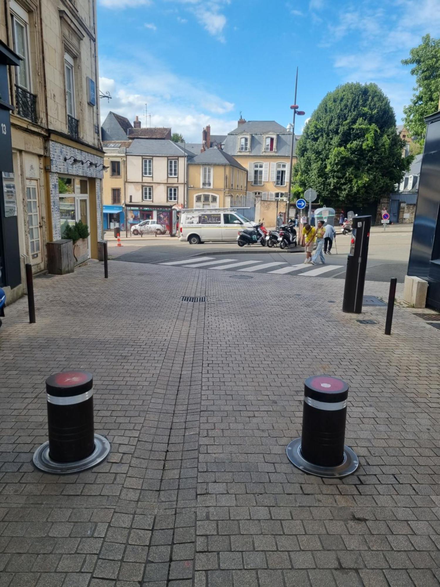 Sweet Nina Jazz Appartement Pour 5 Voyageurs, Situe A La Place De La Republique, Avec Parking Et Lit Queen Size Le Mans Exterior photo